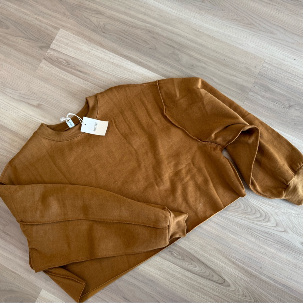 NWT - Cropped Crew